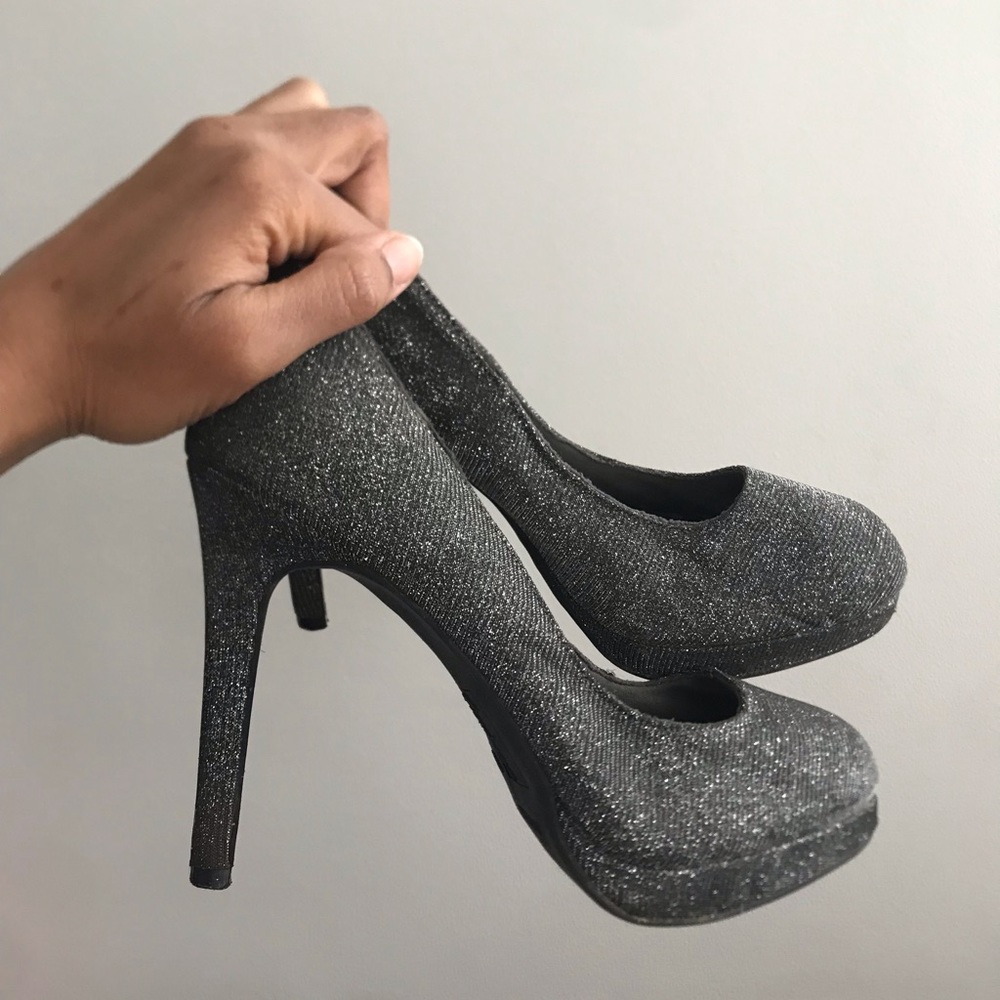 3.5” silver pumps
